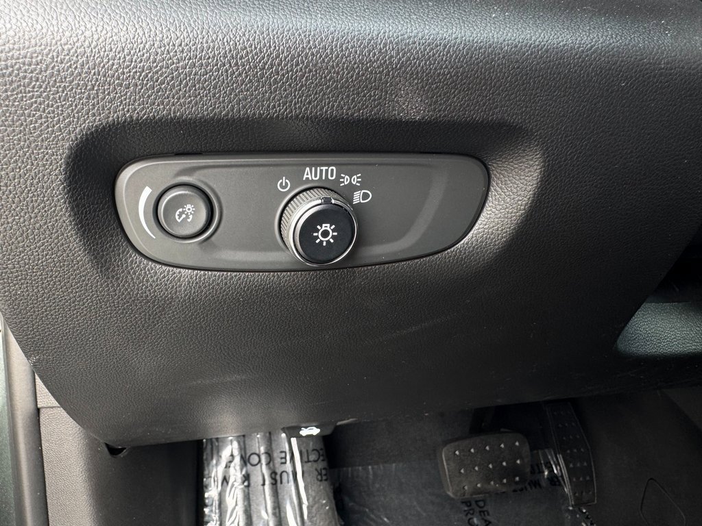 Used 2023 Chevrolet Traverse LT image 14