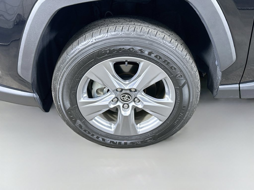 Used 2025 Toyota RAV4 LE AWD/4WD image 8