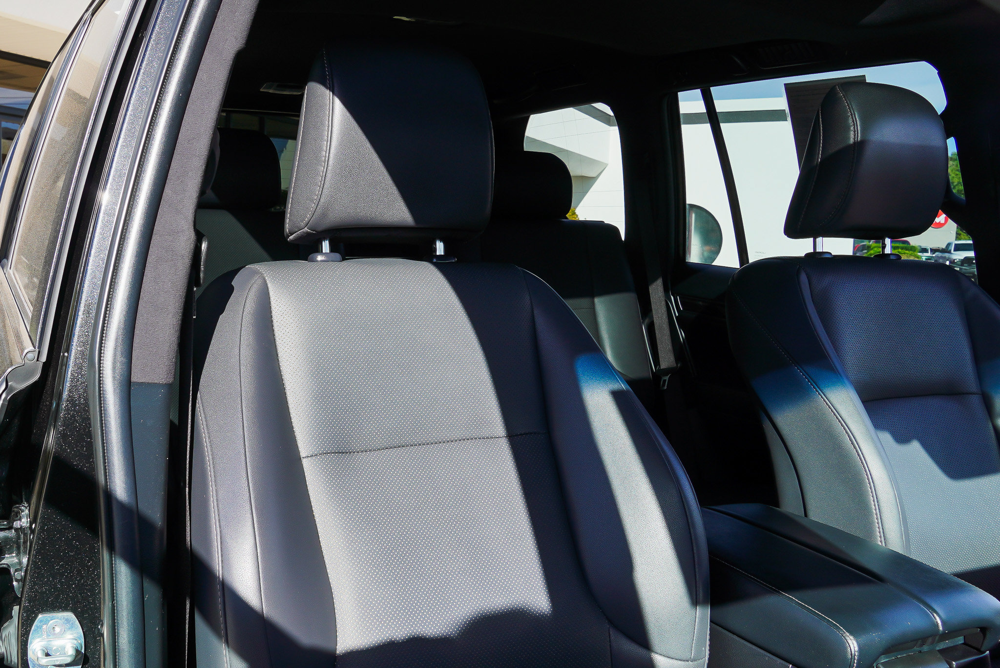 Used 2023 Lexus GX 460 Premium w/ Accessory Package AWD/4WD image 26