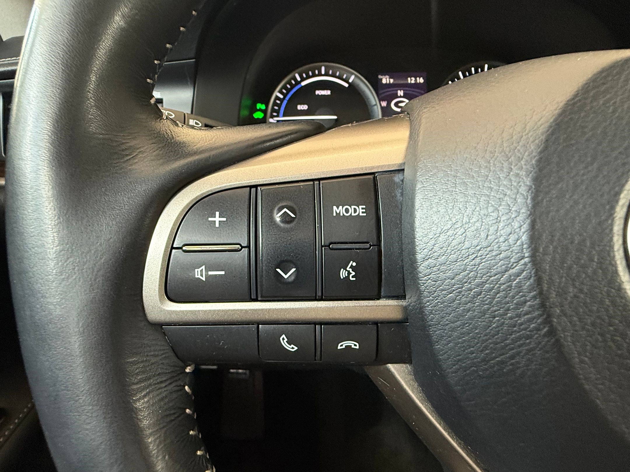 Used 2016 Lexus ES 300h w/ Luxury Package w/Wood Trim image 18