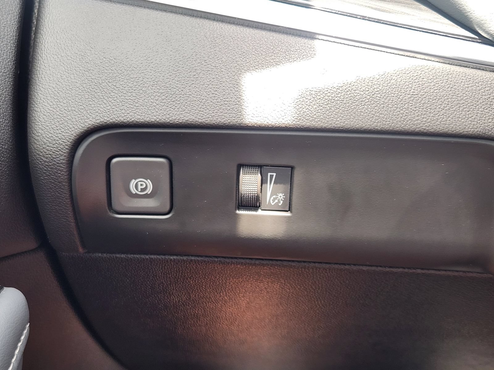 Used 2024 Buick Enclave Essence w/ Experience Buick Package FWD image 23