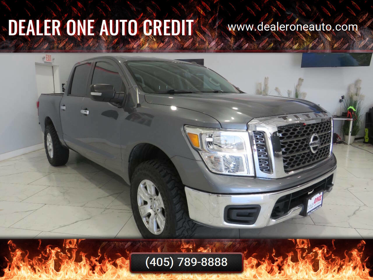 Used 2018 Nissan Titan SV AWD/4WD image 1