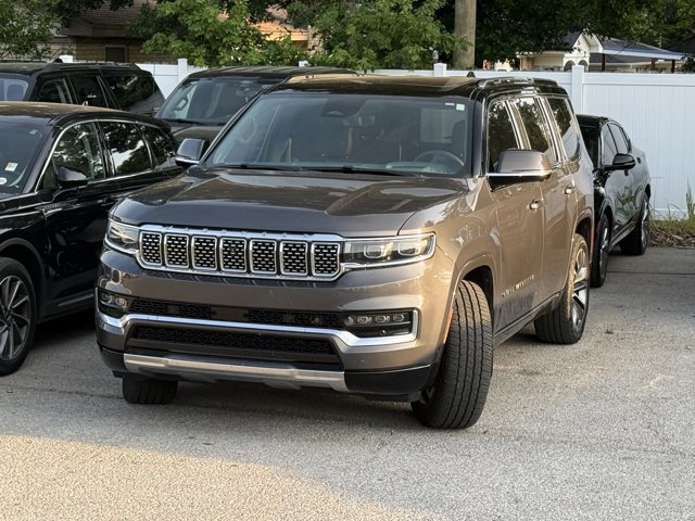 Used 2022 Jeep Grand Wagoneer Series III AWD/4WD image 3