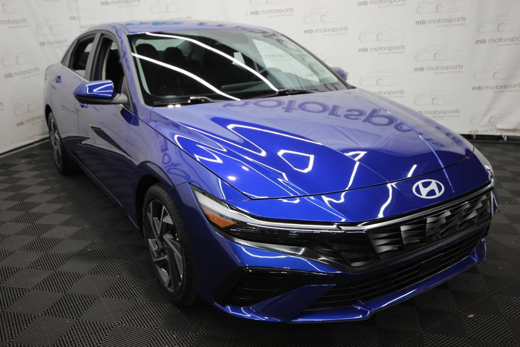 Used 2025 Hyundai Elantra SEL FWD image 9