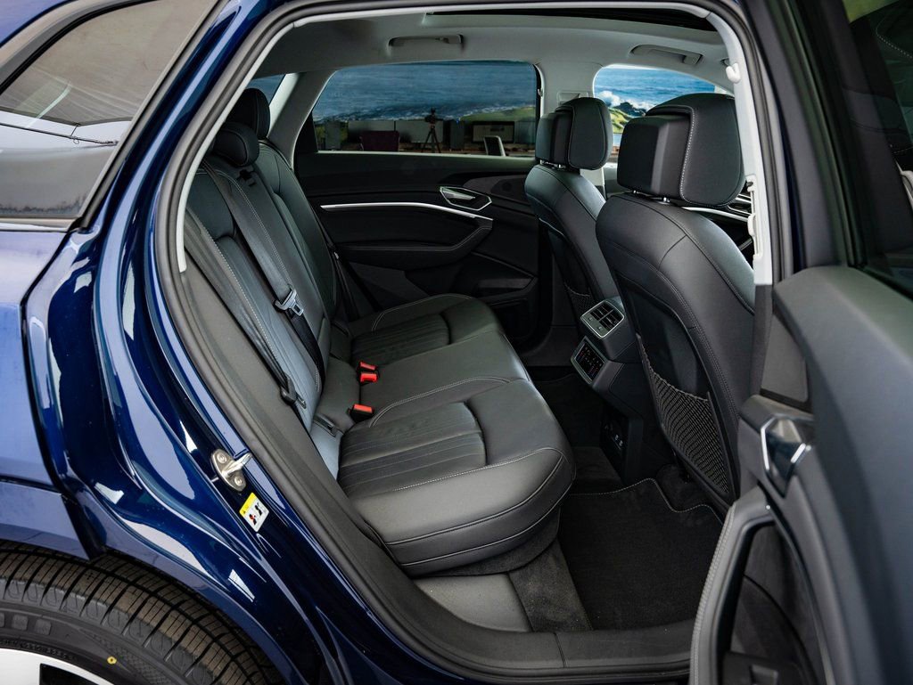 Used 2021 Audi e-tron Premium w/ Convenience Plus Package AWD/4WD image 33