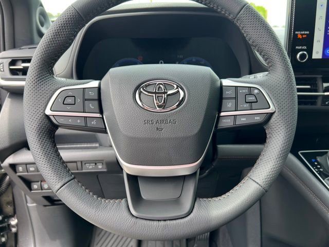 Used 2025 Toyota Sienna Limited AWD/4WD image 11