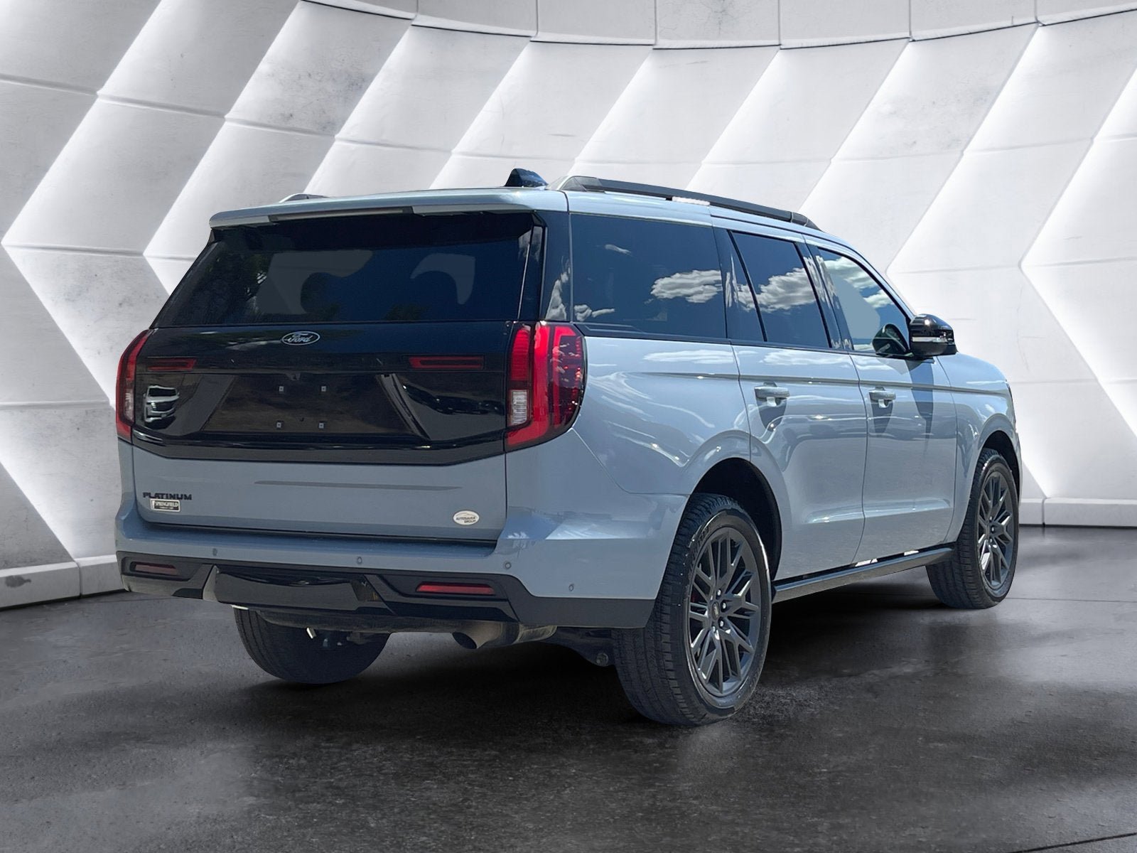 Used 2025 Ford Expedition Platinum w/ Stealth Performance Package AWD/4WD image 6