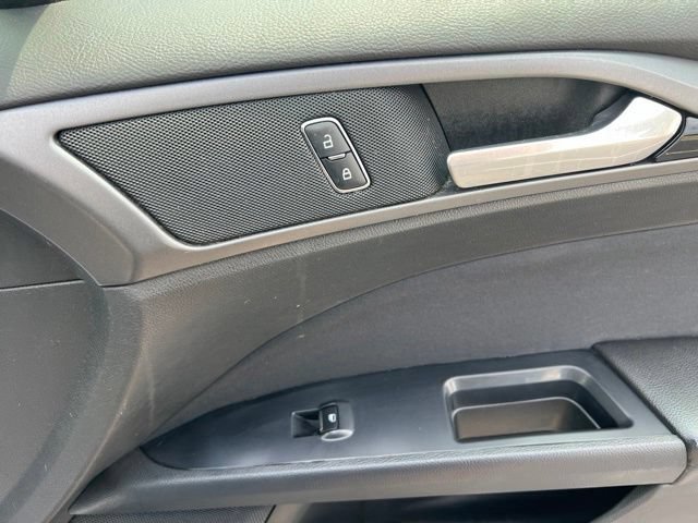 Used 2016 Ford Fusion SE FWD image 29