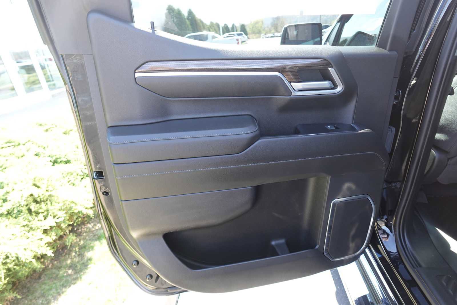 Used 2022 Chevrolet Silverado 1500 LT AWD/4WD image 25