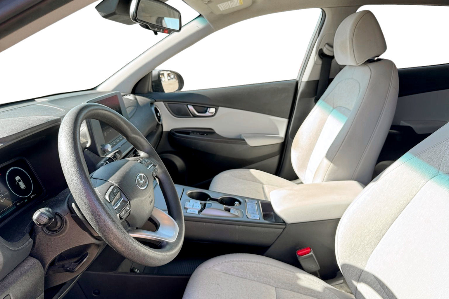 Used 2023 Hyundai Kona SE w/ Cargo Package image 10