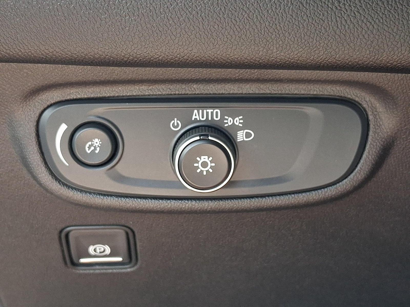 Used 2024 GMC Terrain SLE w/ Driver Convenience Package AWD/4WD image 25