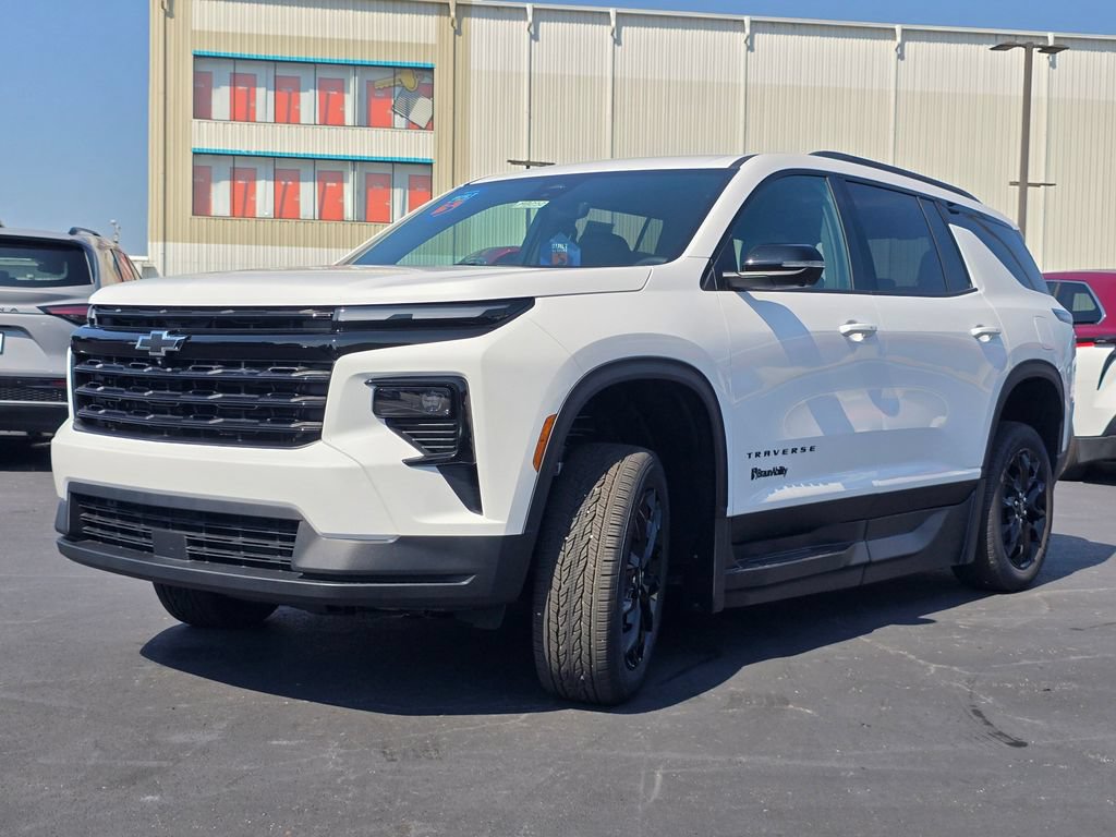 Used 2026 Chevrolet Traverse LT w/ Midnight/Sport Edition FWD image 4