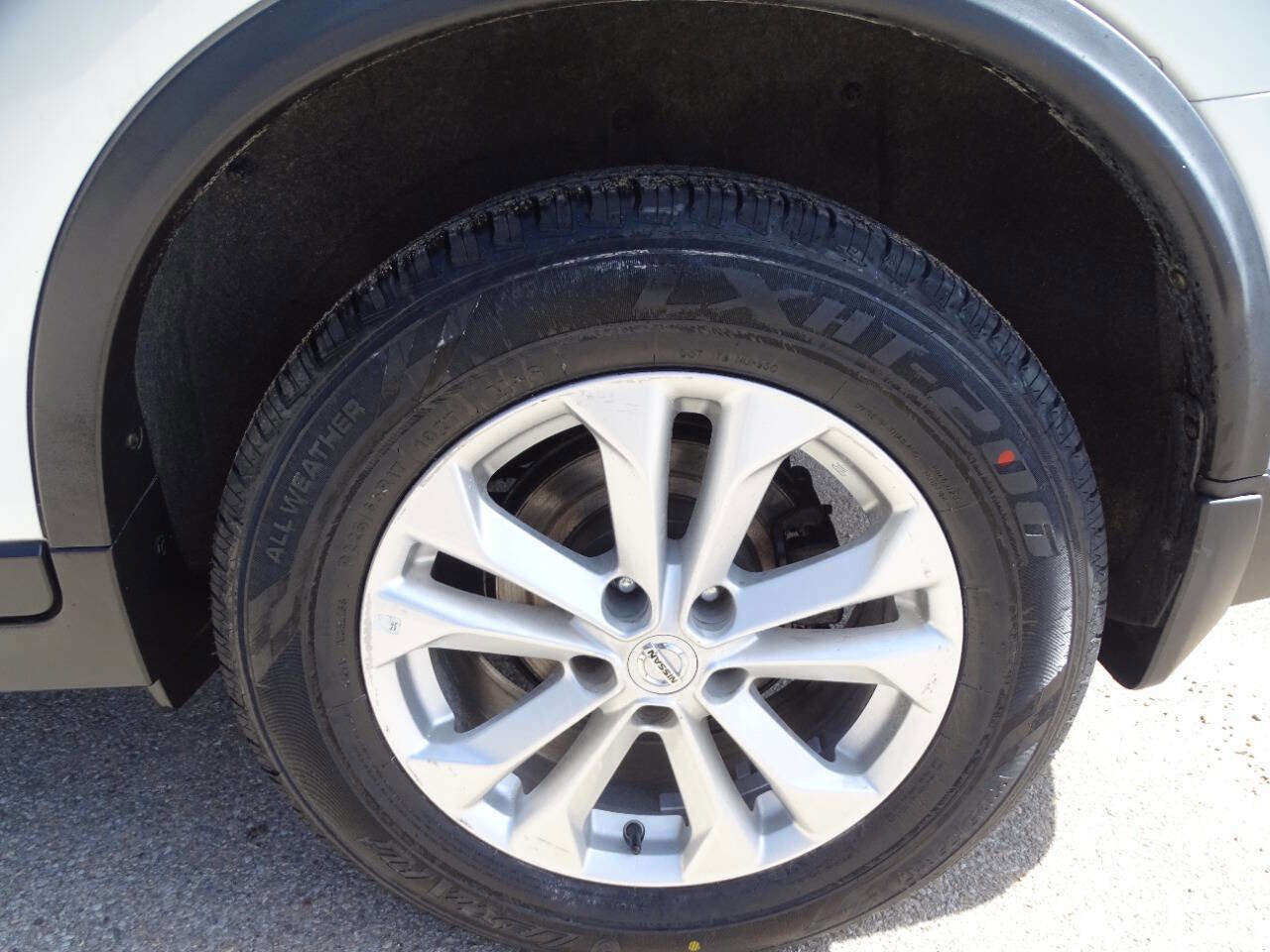 Used 2016 Nissan Rogue SV image 37