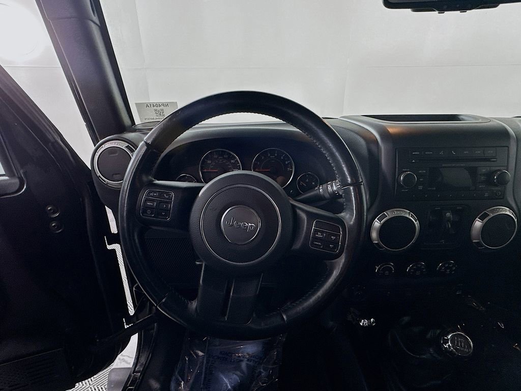 Used 2017 Jeep Wrangler Unlimited Sahara w/ Connectivity Group image 16