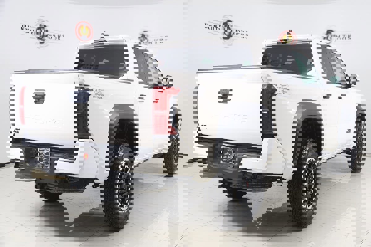 Used 2024 Toyota Tacoma TRD Off-Road image 3