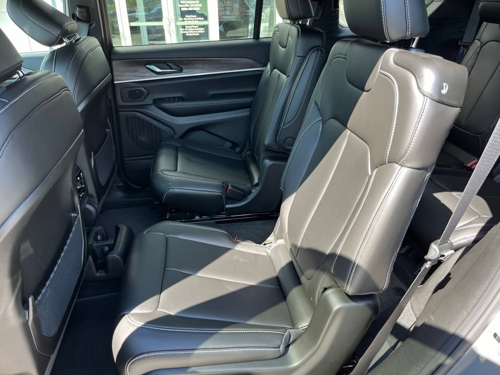 New 2027 Jeep Grand Cherokee L Limited w/ Limited Altitude Package AWD/4WD image 17