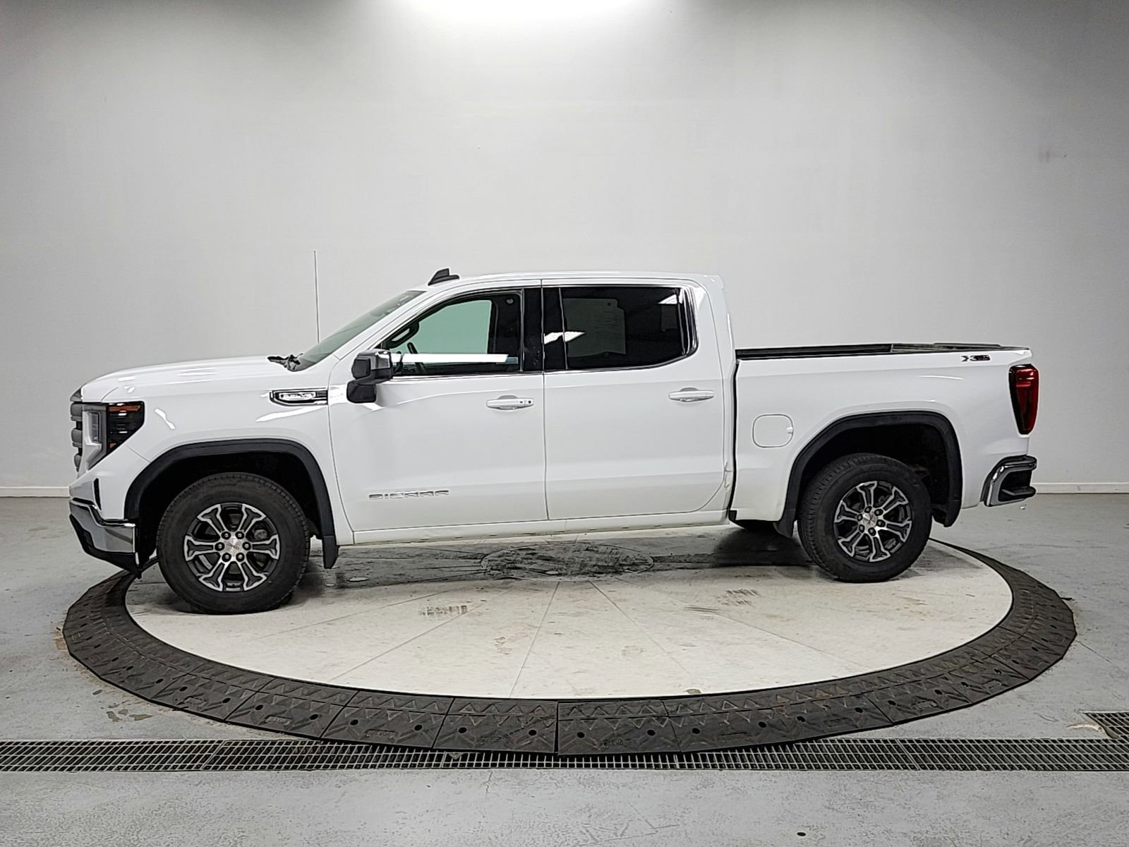 Used 2023 GMC Sierra 1500 SLE image 4