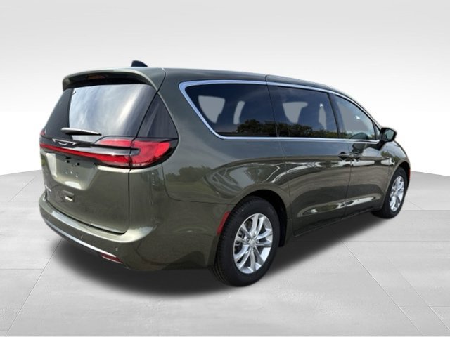 New 2027 Chrysler Pacifica Select FWD image 16