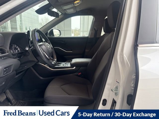 Used 2023 Toyota Highlander LE image 23