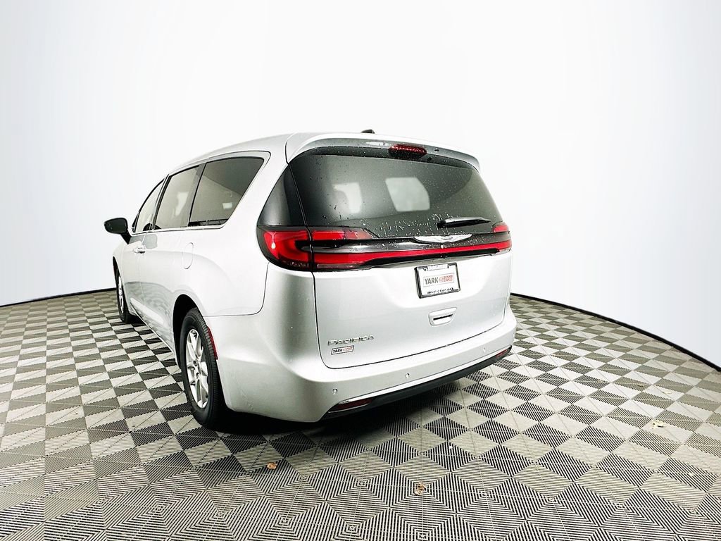 Certified 2024 Chrysler Pacifica Touring-L image 7