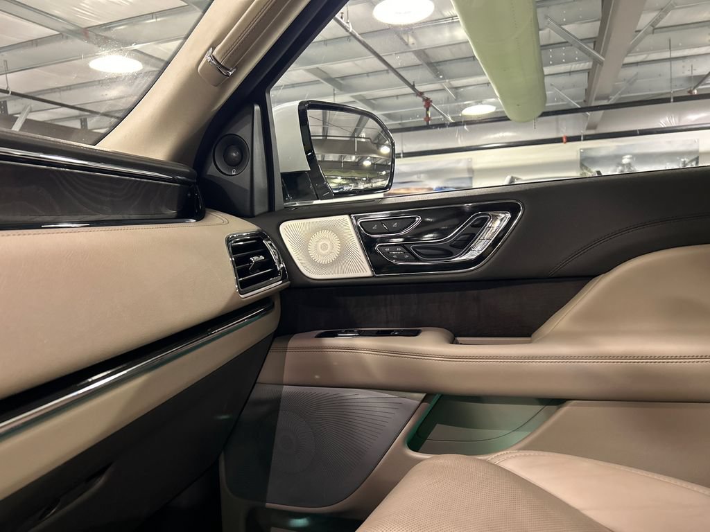 Certified 2022 Lincoln Navigator L Reserve AWD/4WD image 19