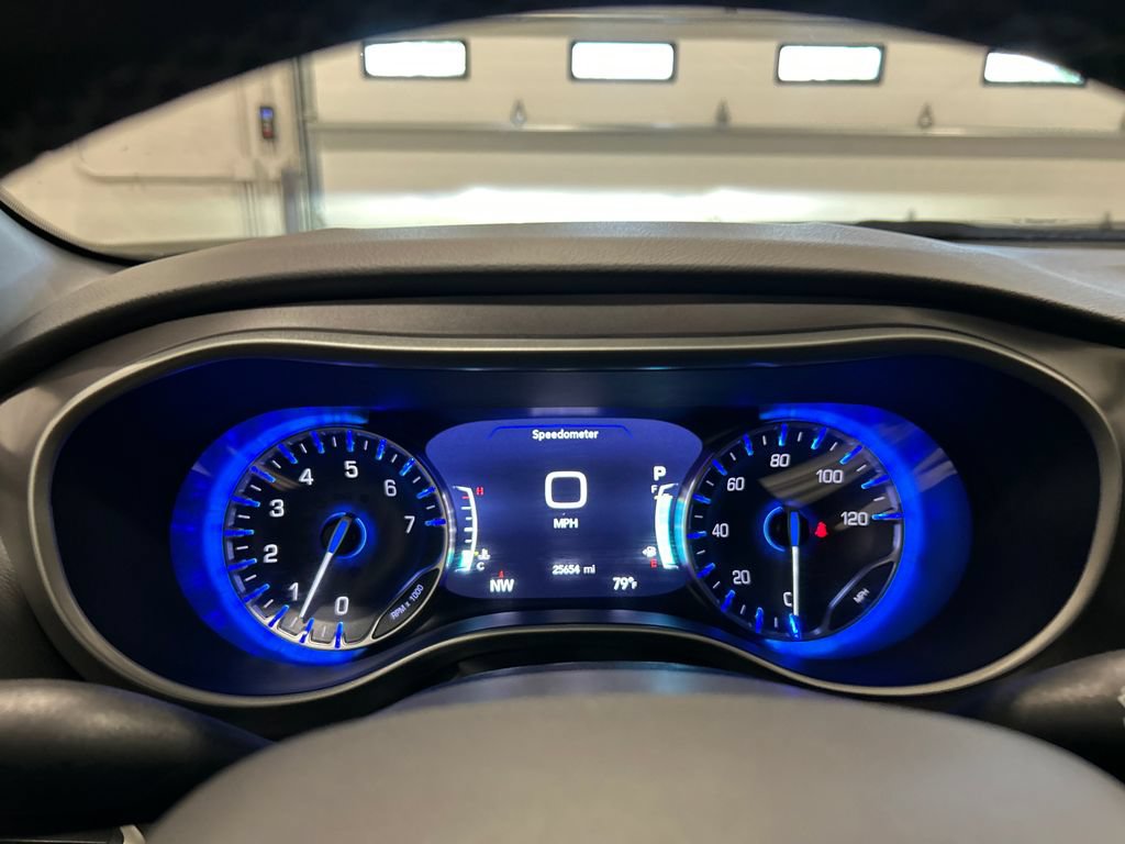 Used 2025 Chrysler Pacifica Select FWD image 21