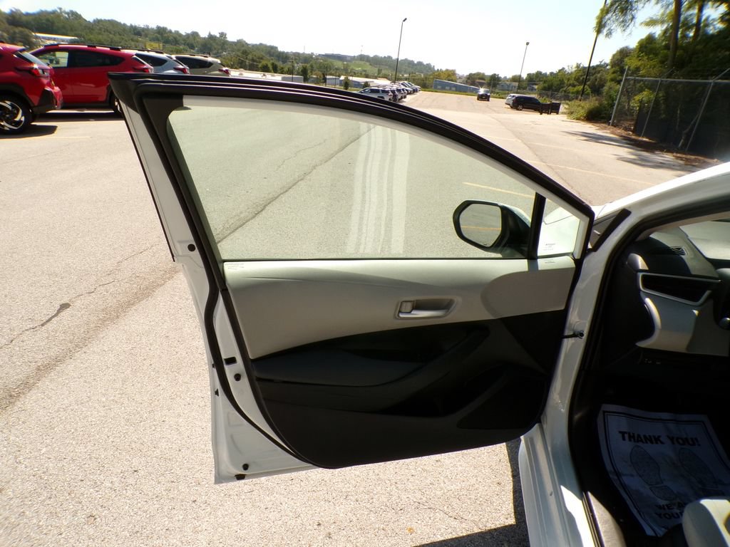 Used 2021 Toyota Corolla LE FWD image 22