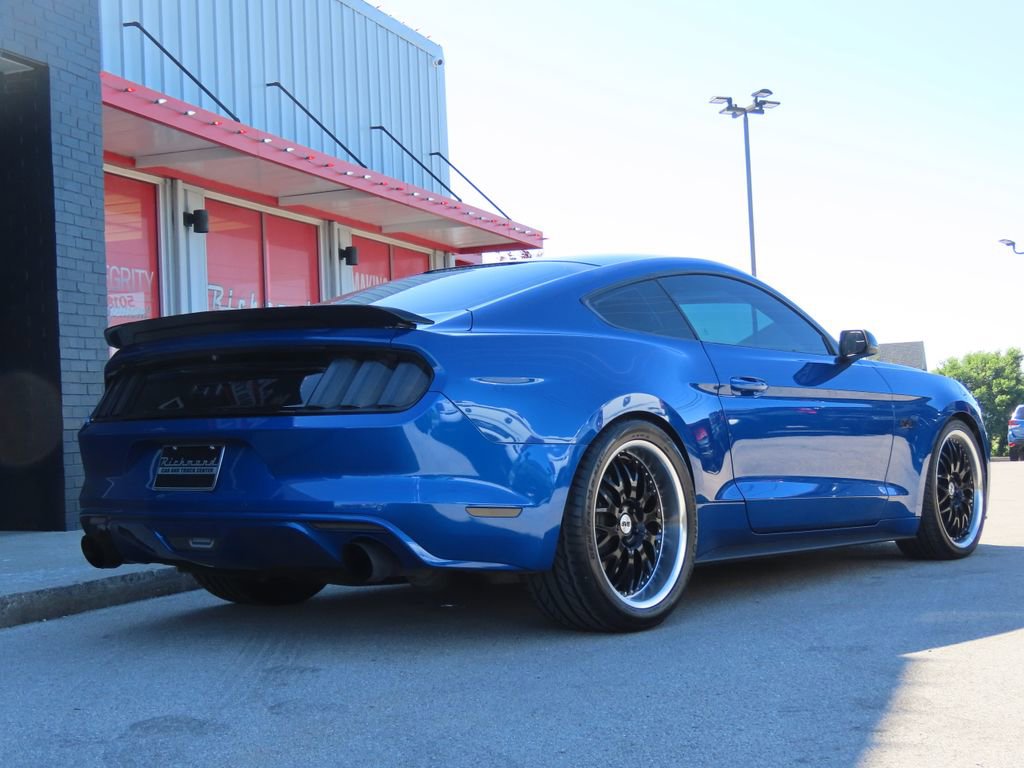 Used 2017 Ford Mustang GT RWD image 5
