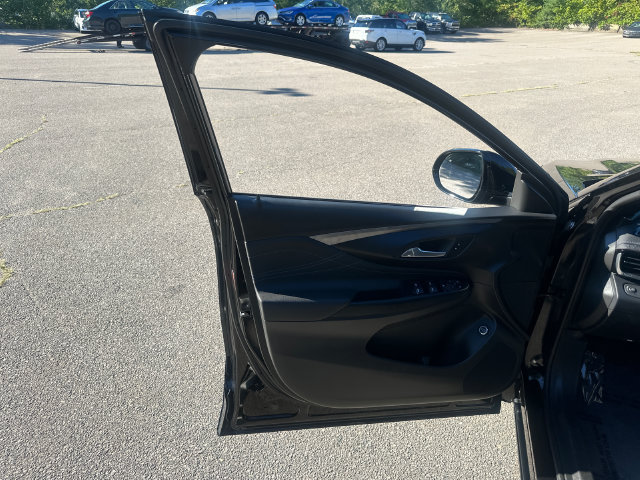 Used 2025 Buick Envista Sport Touring w/ Convenience I Package FWD image 24