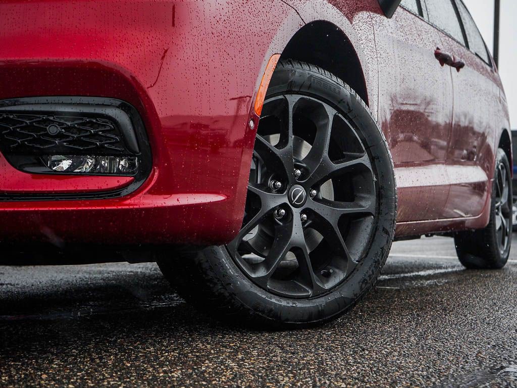 New 2026 Chrysler Pacifica Limited image 6