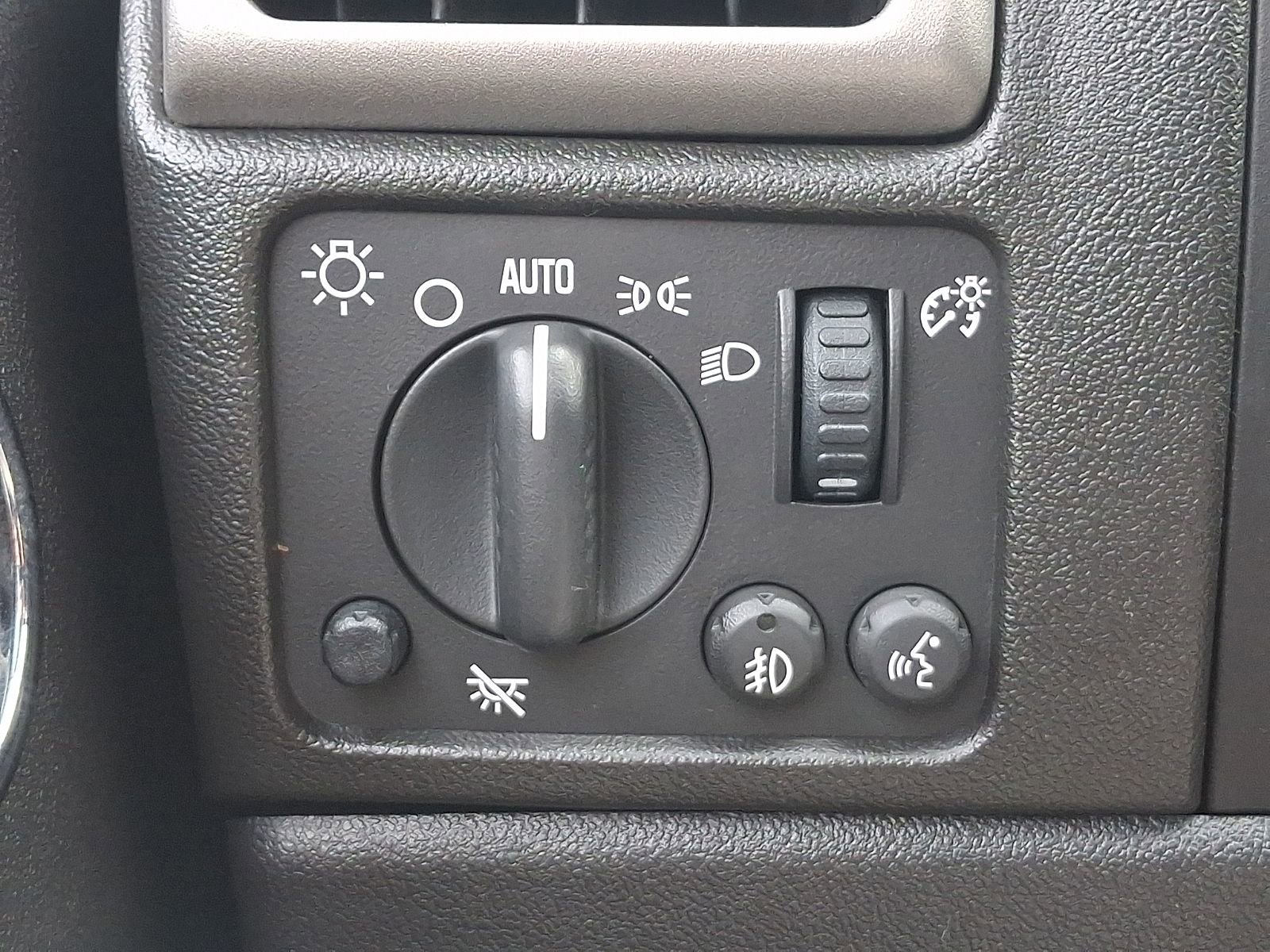 Used 2011 GMC Canyon SLE image 20