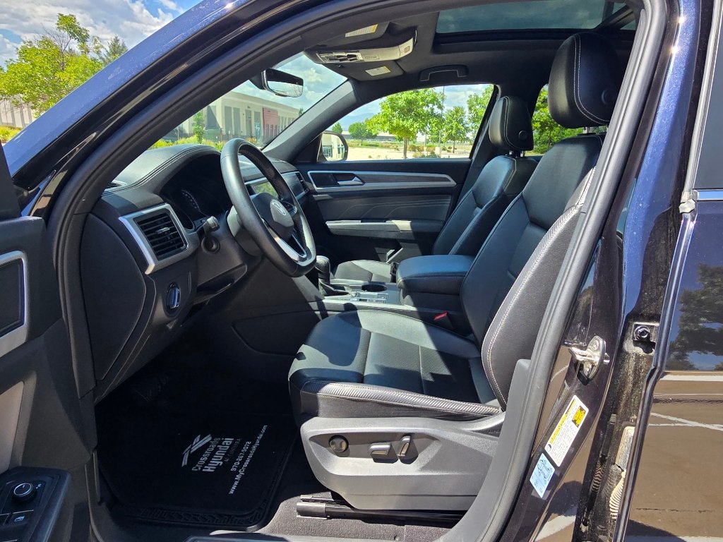 Used 2021 Volkswagen Atlas Cross Sport SE w/ Panoramic Sunroof Package FWD image 12