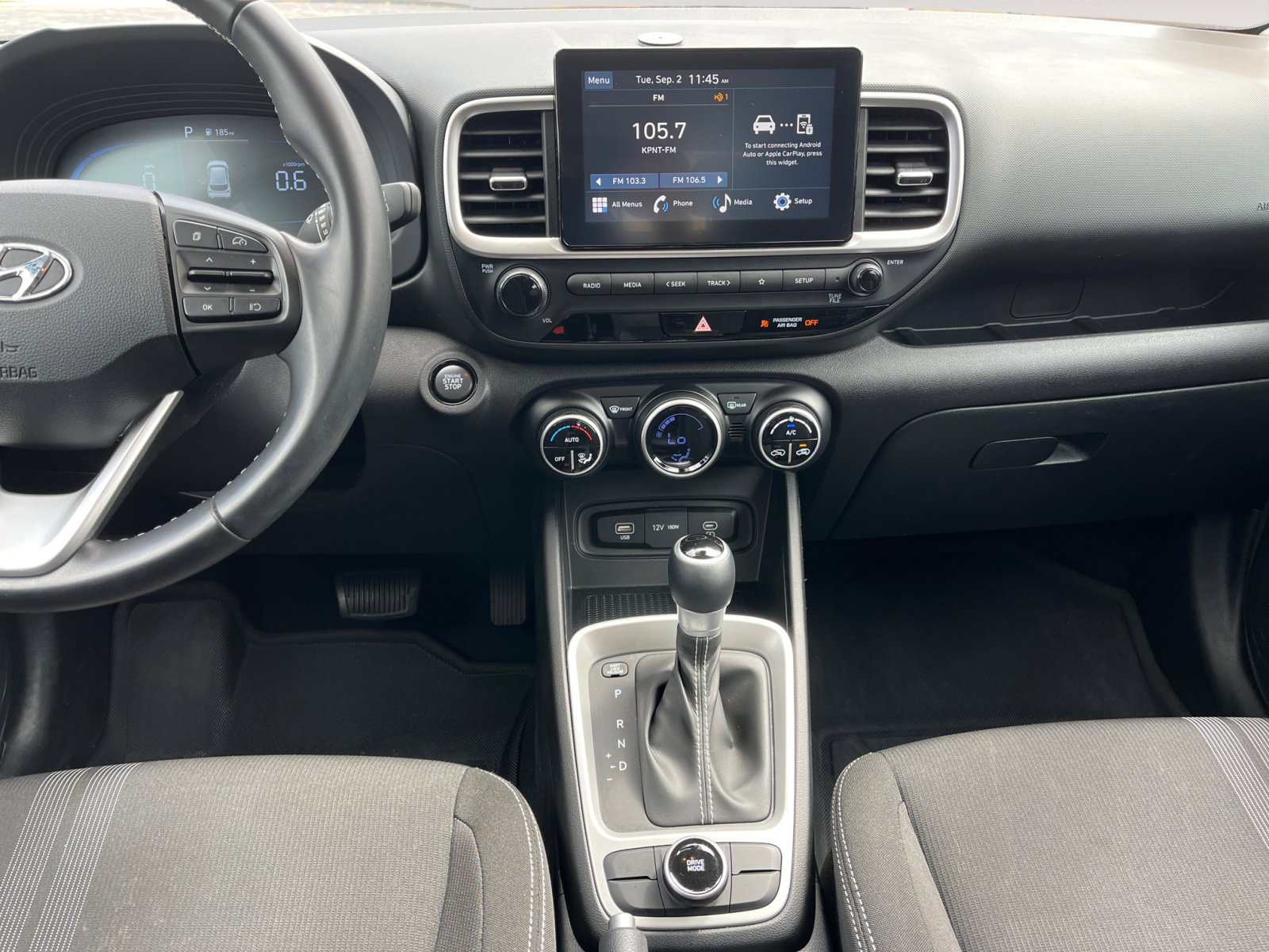 Used 2024 Hyundai Venue SEL image 11