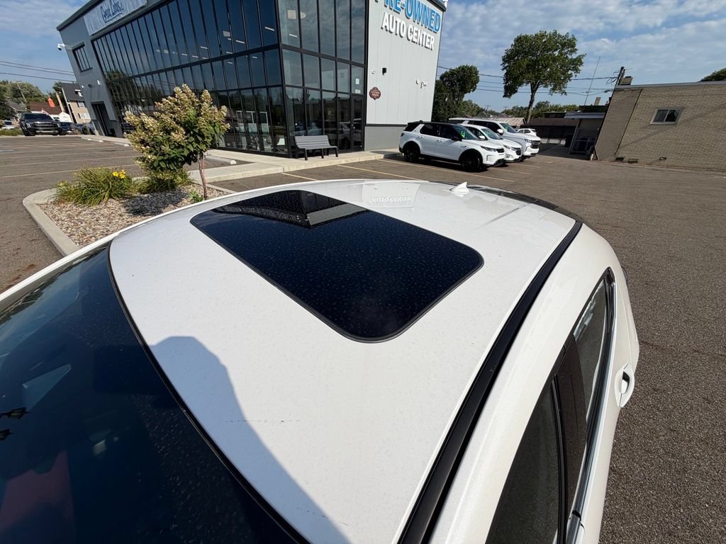 Used 2022 MAZDA MAZDA3 s FWD image 8