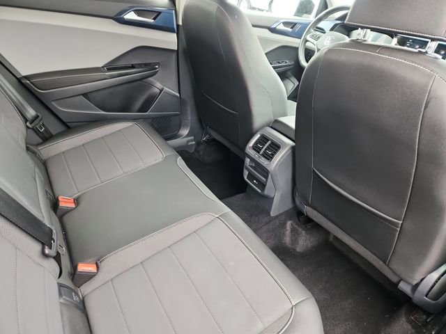 Used 2024 Volkswagen Taos SE image 27