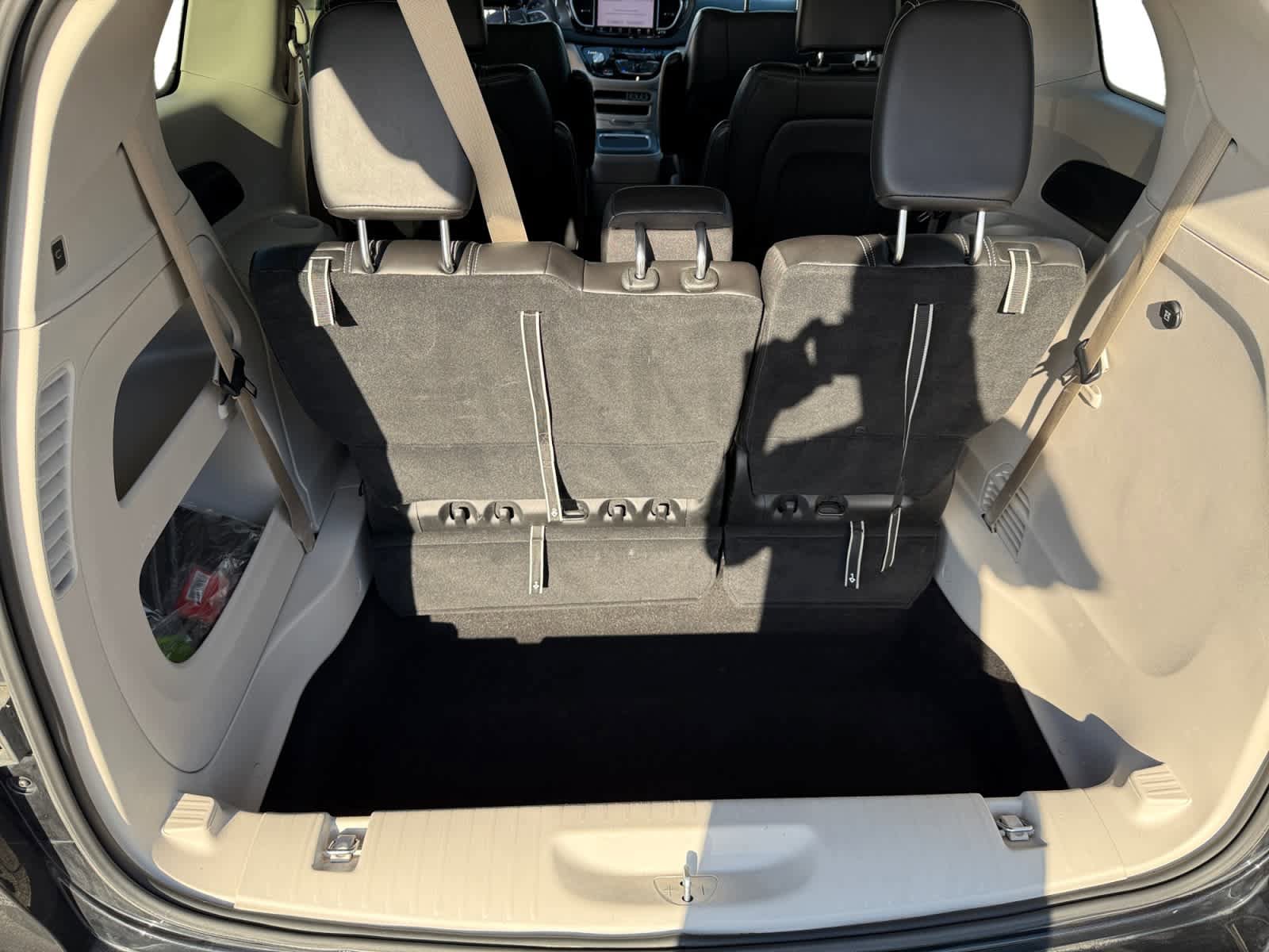 Used 2023 Chrysler Pacifica Touring-L FWD image 23