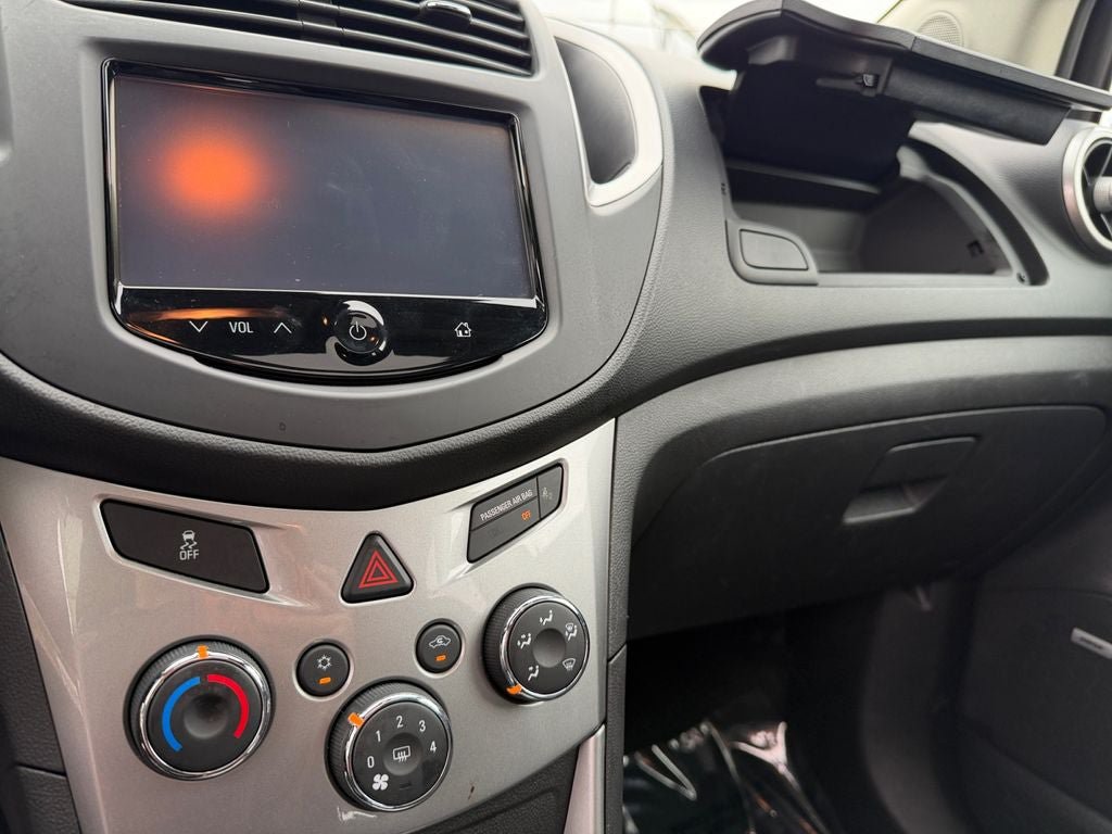 Used 2015 Chevrolet Trax LT w/ LT Sun and Sound Package AWD/4WD image 32
