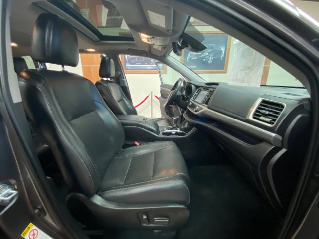 Used 2019 Toyota Highlander Limited FWD image 24