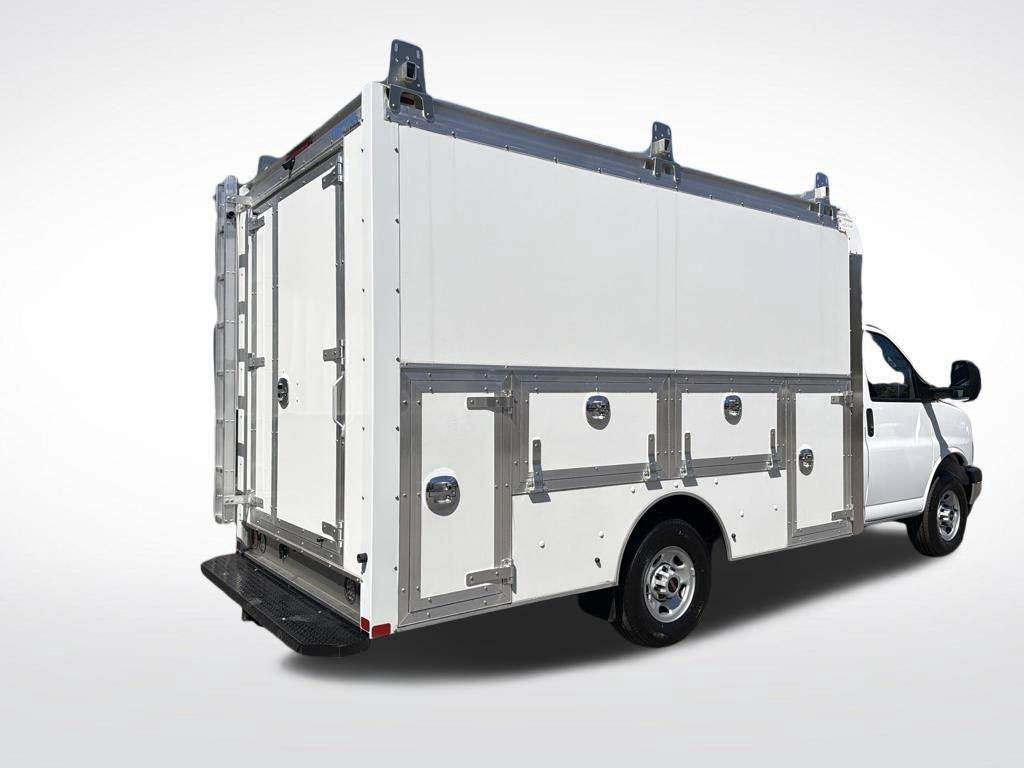 New 2026 GMC Savana 3500 w/ Power Convenience Package RWD image 6