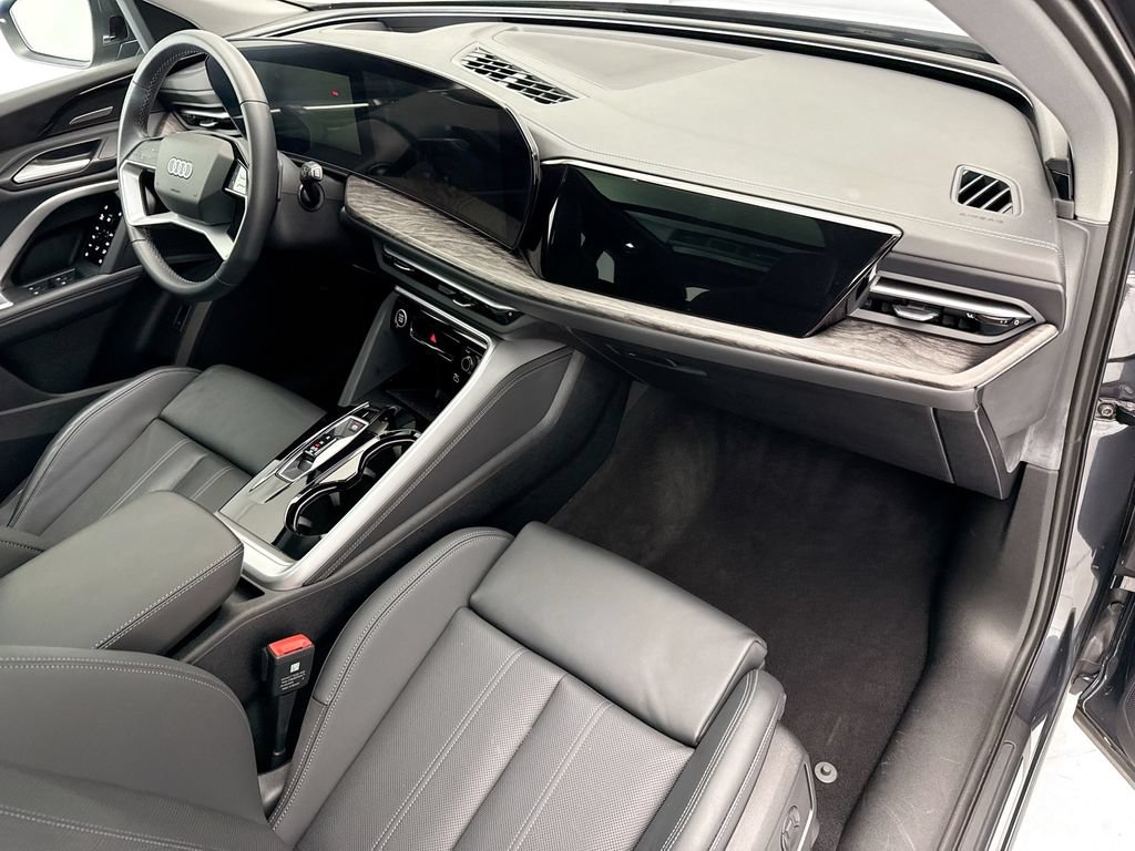 Used 2025 Audi Q5 Premium Plus w/ Premium Plus AWD/4WD image 16