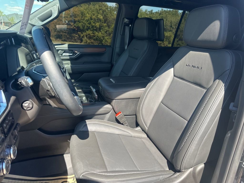 Used 2025 GMC Yukon Denali w/ Denali Reserve Package image 17