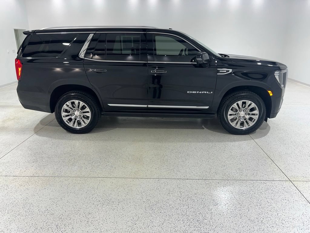 Used 2024 GMC Yukon Denali w/ Advanced Technology Package AWD/4WD image 6