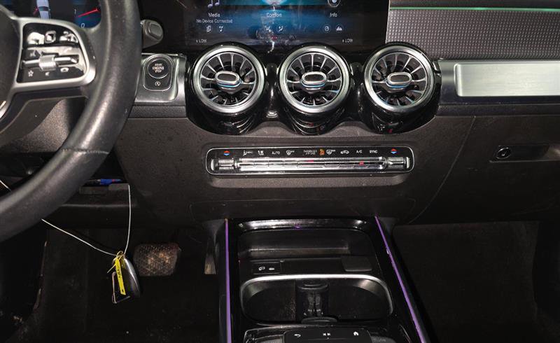 Used 2020 Mercedes-Benz GLB 250 4MATIC w/ Premium Package image 7