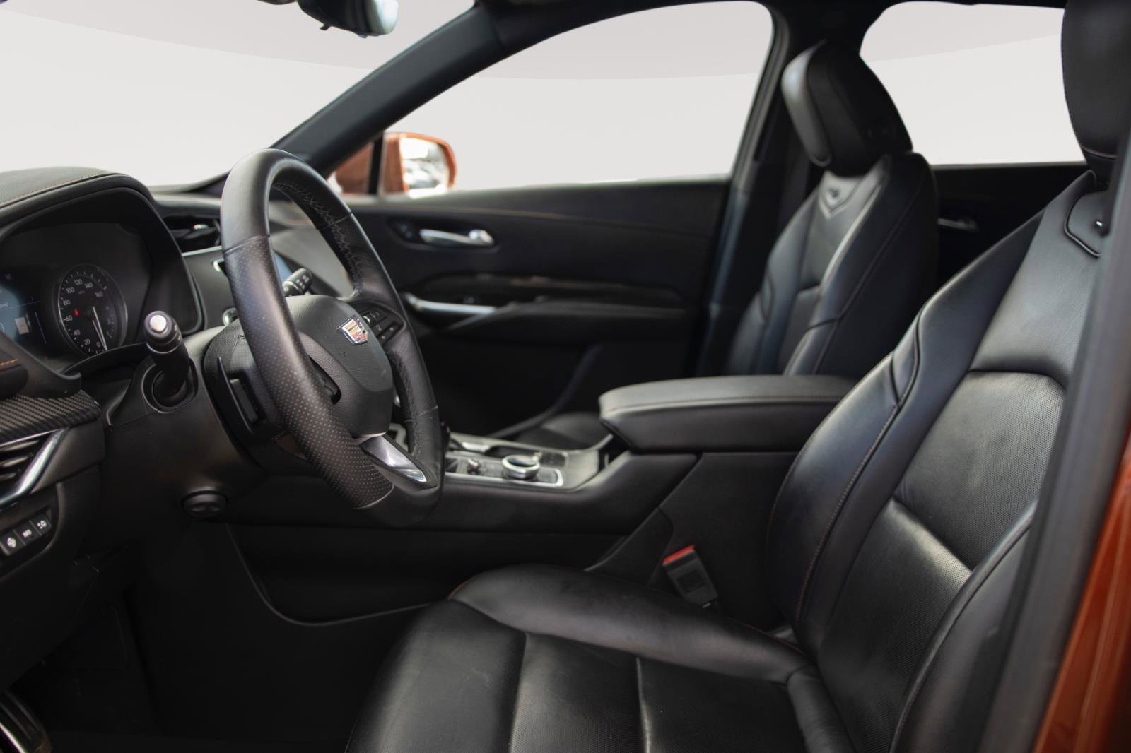 Used 2019 Cadillac XT4 Sport image 2