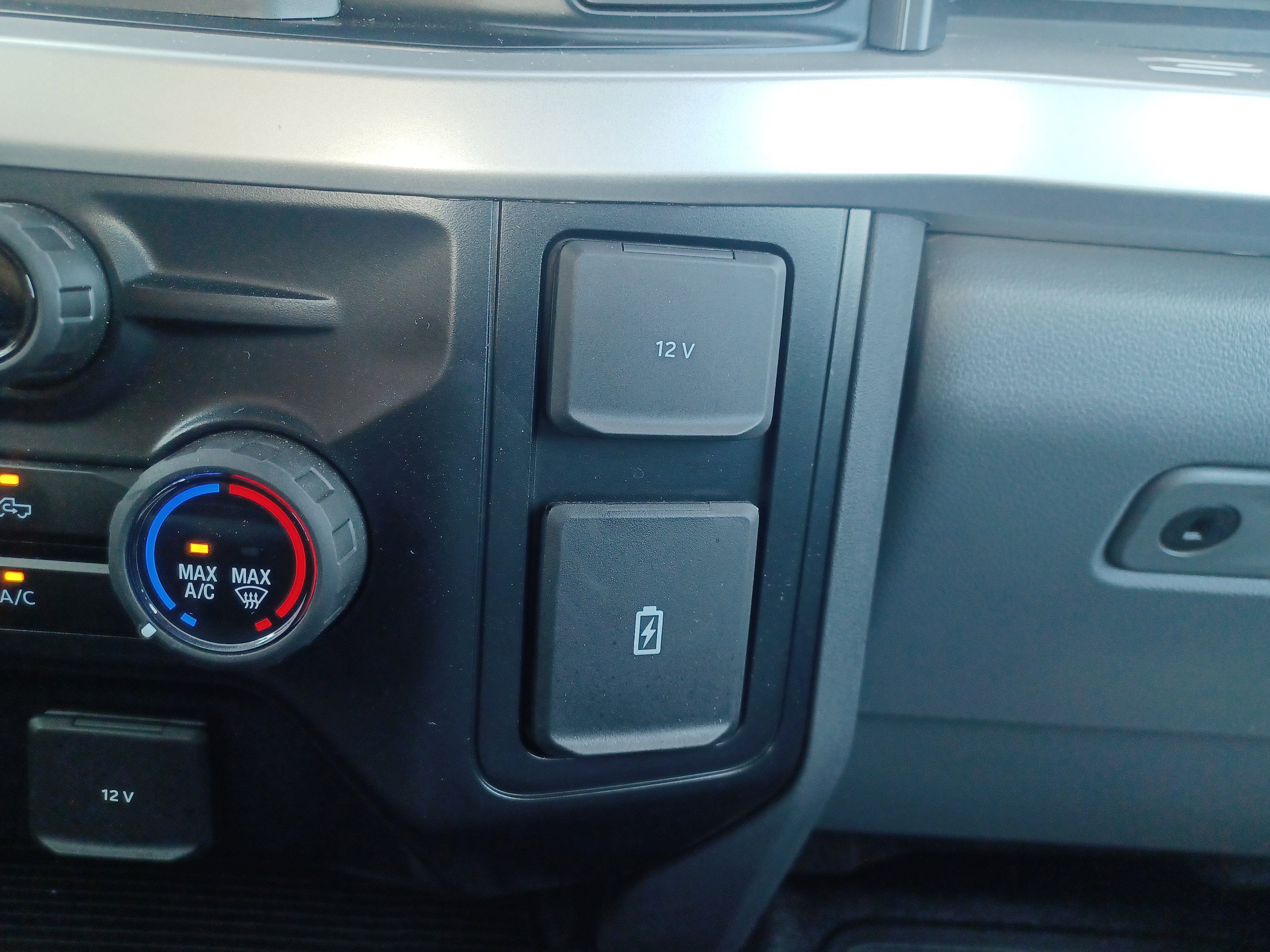 Used 2025 Ford F250 XL w/ XL Chrome Package image 33