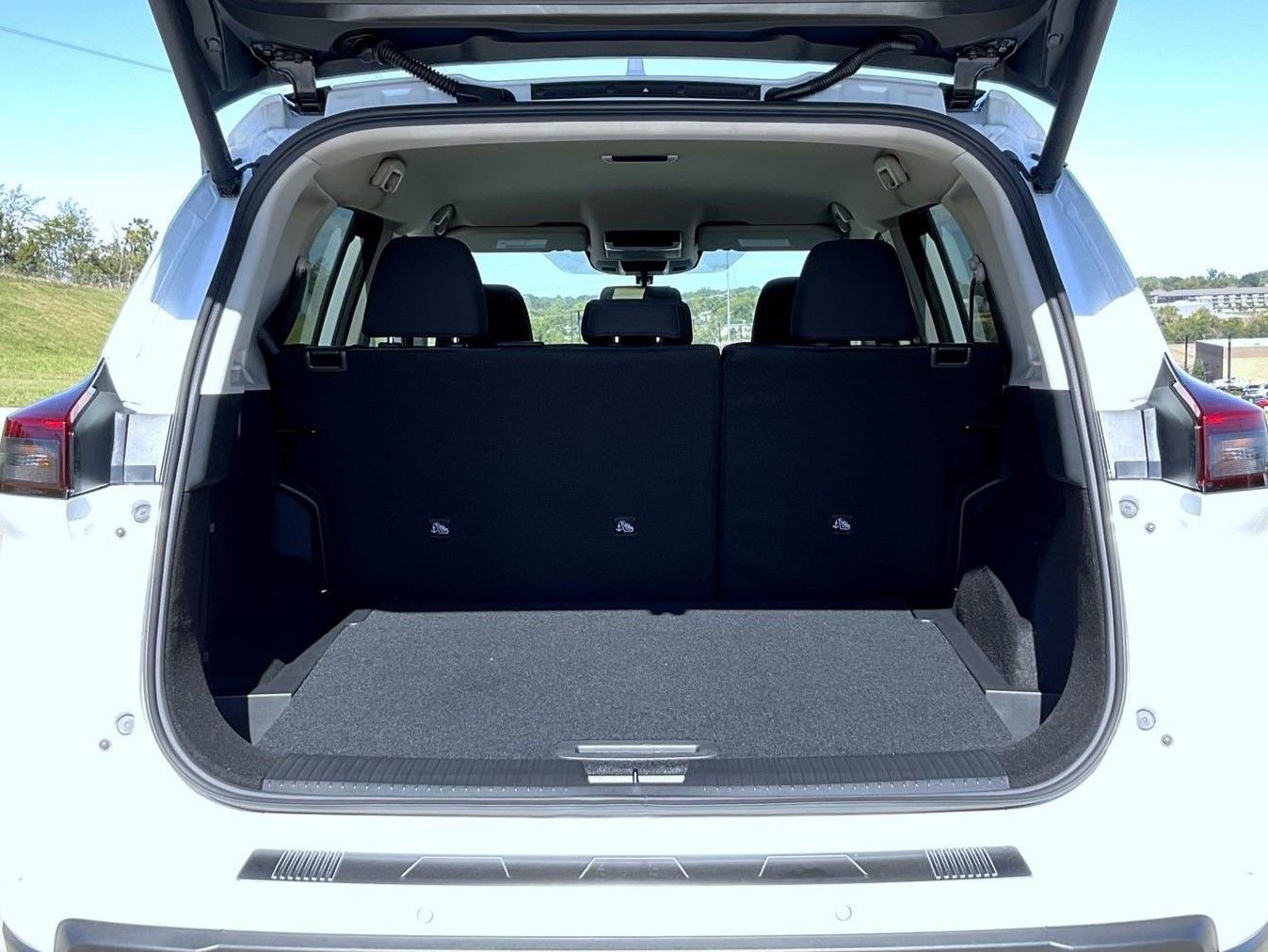 New 2026 Nissan Rogue SV image 10