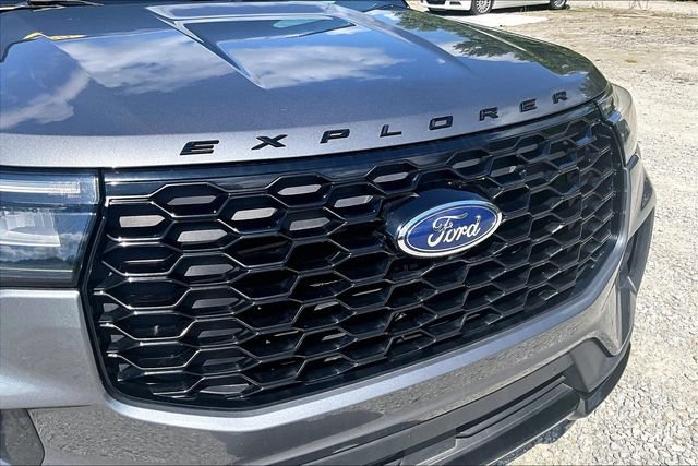Used 2025 Ford Explorer ST-Line w/ ST-Line Street Pack AWD/4WD image 29