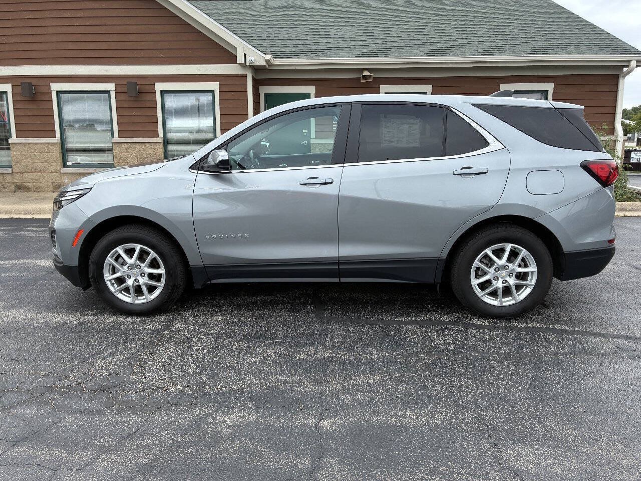 Used 2023 Chevrolet Equinox LT AWD/4WD image 4