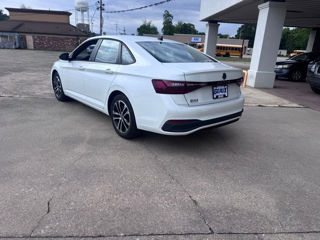 Used 2025 Volkswagen Jetta Sport FWD image 3