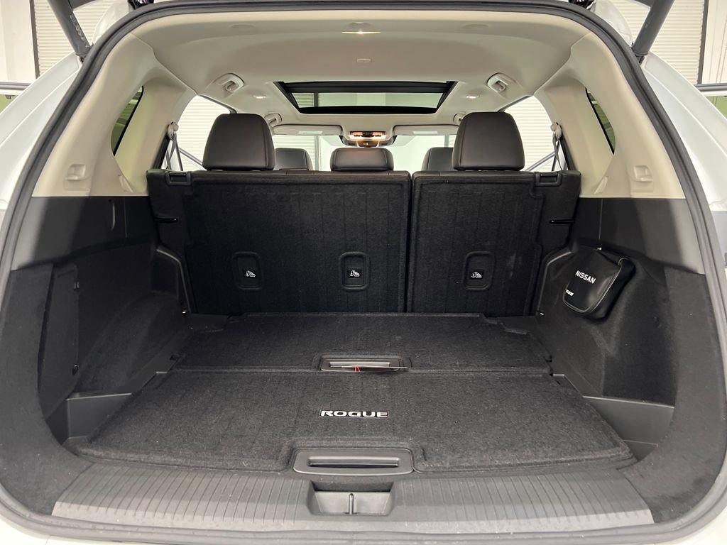 Used 2025 Nissan Rogue SL w/ Tech Package image 28